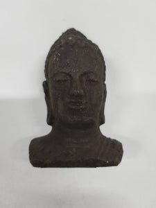 Lille sort Buddhahoved i sandsten