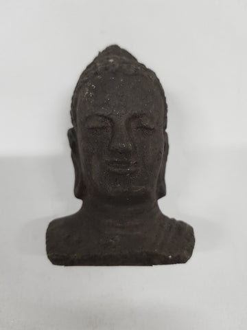 Lille sort Buddhahoved i sandsten