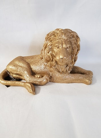 Løve liggende i guld farve